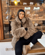 Načítať obrázok do zobrazovača galérie, Dámsky luxusný pravý kožuch z líšky "PARIS" Clothing Topkozuchy.sk