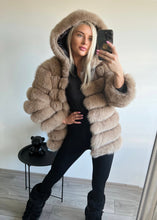 Načítať obrázok do zobrazovača galérie, Dámsky pravý kožuch z líšky s kapucňou 6v1 "HOODY" Clothing Topkozuchy.sk
