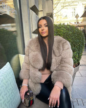 Načítať obrázok do zobrazovača galérie, Dámsky pravý kožuch z polárnej líšky "GLOW" Clothing Topkozuchy.sk