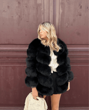 Načítať obrázok do zobrazovača galérie, Dámsky pravý kožuch z polárnej líšky "GLOW" Clothing Topkozuchy.sk