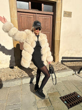 Načítať obrázok do zobrazovača galérie, Dámsky pravý kožuch z polárnej líšky "GLOW" Clothing Topkozuchy.sk