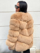 Načítať obrázok do zobrazovača galérie, Dámsky pravý kožuch z polárnej líšky "GLOW" Clothing Topkozuchy.sk
