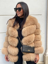 Načítať obrázok do zobrazovača galérie, Dámsky pravý kožuch z polárnej líšky "GLOW" Clothing Topkozuchy.sk