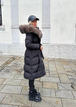 Načítať obrázok do zobrazovača galérie, Dámska páperová zimná bunda s bohatým golierom “WARSAW” Damska dlha paperova bunda Topkozuchy.sk