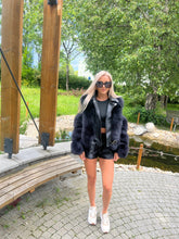 Načítať obrázok do zobrazovača galérie, Dámska kožená bunda s pravou kožušinou LADY Dámska kožená bunda s kožušinou Topkozuchy.sk