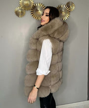 Načítať obrázok do zobrazovača galérie, Dámska pravá kožušinová vesta z polárnej líšky COOKIE Dámska pravá kožušinová vesta s kapucňou Topkozuchy.sk