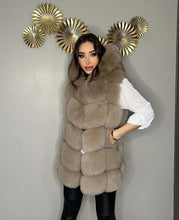 Načítať obrázok do zobrazovača galérie, Dámska pravá kožušinová vesta z polárnej líšky COOKIE Dámska pravá kožušinová vesta s kapucňou Topkozuchy.sk
