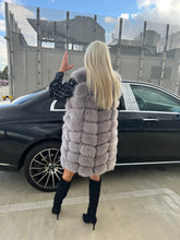 Načítať obrázok do zobrazovača galérie, Dámska pravá kožušinová vesta z polárnej líšky "DAISY" Topkozuchy.sk