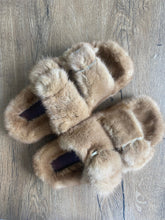 Načítať obrázok do zobrazovača galérie, Dámske pravé kvalitné kožušinové šlapky z norky "PRFCT" Dámske šlapky Topkozuchy.sk