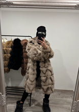 Načítať obrázok do zobrazovača galérie, Dámsky pravý oversize kožuch z líšky "GIOVANY" Dámsky kabát s pravou kožušinou Topkozuchy.sk