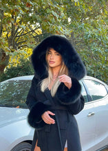 Načítať obrázok do zobrazovača galérie, Exkluzívny kabátik s použitím kašmíru s pravou kožušinkou z líšky "BELLA" Dámsky kabát s pravou kožušinou Topkozuchy.sk