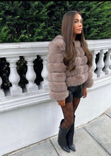 Načítať obrázok do zobrazovača galérie, Dámsky pravý kožuch z líšky "SWEETGIRL" Dámsky kožuch líška Topkozuchy.sk