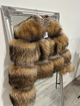 Načítať obrázok do zobrazovača galérie, Dámsky pravý kožuch mýval "LUXURY" Dámsky kožuch myval Topkozuchy.sk