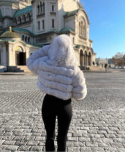 Načítať obrázok do zobrazovača galérie, Dámsky krátky kožuch z líšky “RABAN Topkožuchy.sk