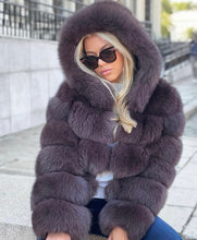 Načítať obrázok do zobrazovača galérie, Dámsky krátky kožuch z líšky “RABAN Topkožuchy.sk