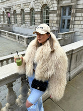 Načítať obrázok do zobrazovača galérie, Dámsky mongolský pravý kožuch “CAVALY” Dámsky luxusný pravý kožuch Topkozuchy.sk