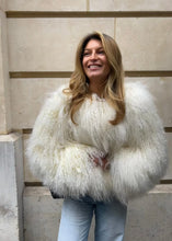 Načítať obrázok do zobrazovača galérie, Mongolský krátky kožuch “CLOE” damsky mongolsky kožuch Topkozuchy.sk