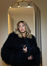 Načítať obrázok do zobrazovača galérie, Mongolský krátky kožuch “CLOE” damsky mongolsky kožuch Topkozuchy.sk