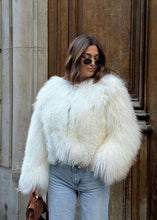 Načítať obrázok do zobrazovača galérie, Mongolský krátky kožuch “CLOE” damsky mongolsky kožuch Topkozuchy.sk