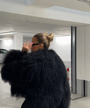 Načítať obrázok do zobrazovača galérie, Mongolský krátky kožuch “CLOE” damsky mongolsky kožuch Topkozuchy.sk