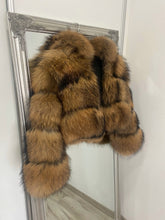 Načítať obrázok do zobrazovača galérie, Dámsky pravý kožuch z mývala s kapucňou “OLIVIA” Topkozuchy.sk