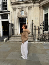 Načítať obrázok do zobrazovača galérie, Pletená kardigán na zips s kožušinovou kapucňou "LUMIA" Topkozuchy.sk