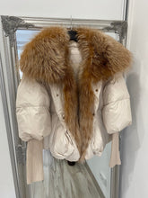 Načítať obrázok do zobrazovača galérie, Dámska páperová oversize bunda s pravou kožušinou ARIA Clothing Topkozuchy.sk