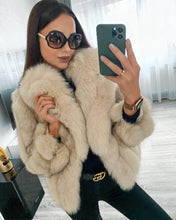 Načítať obrázok do zobrazovača galérie, Dámsky luxusný pravý kožuch z líšky s golierom HERMS Clothing Topkožuchy.sk