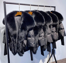 Načítať obrázok do zobrazovača galérie, Dámska páperová bunda s pravou kožušinou ARIA Topkožuchy.sk