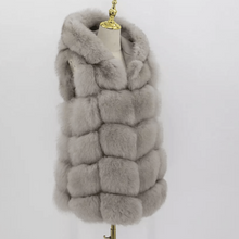 Načítať obrázok do zobrazovača galérie, Dámska pravá kožušinová vesta z polárnej líšky COOKIE Dámska pravá kožušinová vesta s kapucňou Topkozuchy.sk