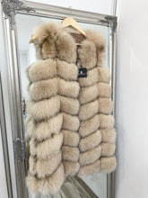 Načítať obrázok do zobrazovača galérie, Dámska pravá kožušinová vesta z polárnej líšky DAISY Topkozuchy.sk
