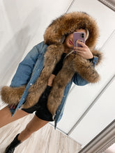 Načítať obrázok do zobrazovača galérie, Dámska rifľová bunda s pravou kožušinou KENDALL Dámska rifľová bunda s pravou kožušinou Topkozuchy.sk