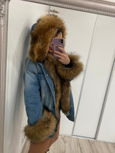 Načítať obrázok do zobrazovača galérie, Dámska rifľová bunda s pravou kožušinou KENDALL Dámska rifľová bunda s pravou kožušinou Topkozuchy.sk