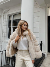 Načítať obrázok do zobrazovača galérie, Dámsky pravý kožuch z líšky CARTIERR Topkožuchy.sk