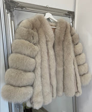 Načítať obrázok do zobrazovača galérie, Dámsky hustý luxusný pravý kožuch z líšky LEILA Dámsky pravy kožuch z líšky Topkozuchy.sk