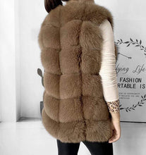 Načítať obrázok do zobrazovača galérie, Dámska kožušinová vesta z polárnej líšky AVRIL Pravá kožušinová vesta Topkozuchy.sk