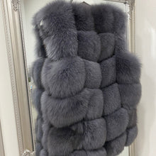 Načítať obrázok do zobrazovača galérie, Dámska kožušinová vesta z polárnej líšky AVRIL Pravá kožušinová vesta Topkozuchy.sk