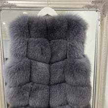 Načítať obrázok do zobrazovača galérie, Dámska kožušinová vesta z polárnej líšky AVRIL Pravá kožušinová vesta Topkozuchy.sk