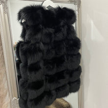 Načítať obrázok do zobrazovača galérie, Dámska kožušinová vesta z polárnej líšky AVRIL Pravá kožušinová vesta Topkozuchy.sk
