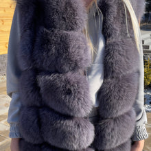 Načítať obrázok do zobrazovača galérie, Dámska kožušinová vesta z polárnej líšky AVRIL Pravá kožušinová vesta Topkozuchy.sk