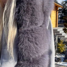 Načítať obrázok do zobrazovača galérie, Dámska kožušinová vesta z polárnej líšky AVRIL Pravá kožušinová vesta Topkozuchy.sk