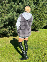 Načítať obrázok do zobrazovača galérie, Dámska kožušinová vesta z polárnej líšky AVRIL Pravá kožušinová vesta Topkozuchy.sk