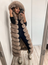 Načítať obrázok do zobrazovača galérie, Dámska dlhá pravá kožušinová vesta z líšky VARIETE Clothing Topkozuchy.sk
