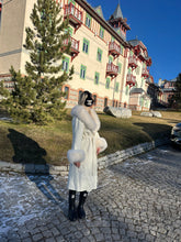 Načítať obrázok do zobrazovača galérie, Dámsky luxusný kašmírový kabát s mohutným golierom "GEORGINA" Clothing Topkozuchy.sk
