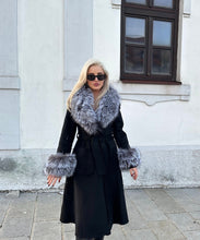 Načítať obrázok do zobrazovača galérie, Dámsky luxusný kašmírový kabát s mohutným golierom &quot;GEORGINA&quot; Clothing Topkozuchy.sk
