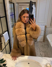 Načítať obrázok do zobrazovača galérie, Dámsky luxusný kašmírový kabát s mohutným golierom &quot;GEORGINA&quot; Clothing Topkozuchy.sk
