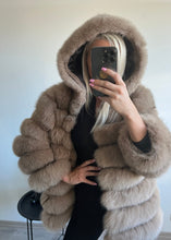Načítať obrázok do zobrazovača galérie, Dámsky pravý kožuch z líšky s kapucňou 6v1 &quot;HOODY&quot; Clothing Topkozuchy.sk
