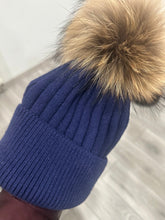 Načítať obrázok do zobrazovača galérie, Dámska zimná čiapka s pravou kožušinou z mývala "MOYA" Dámska/detská čiapka Topkozuchy.sk
