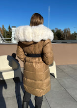 Načítať obrázok do zobrazovača galérie, Dámska páperová bunda “FURLA” Damska dlha paperova bunda Topkozuchy.sk
