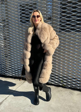 Načítať obrázok do zobrazovača galérie, Dámsky luxusný pravý kožuch “REVOLUTION” Dámsky luxusný pravý kožuch Topkozuchy.sk
